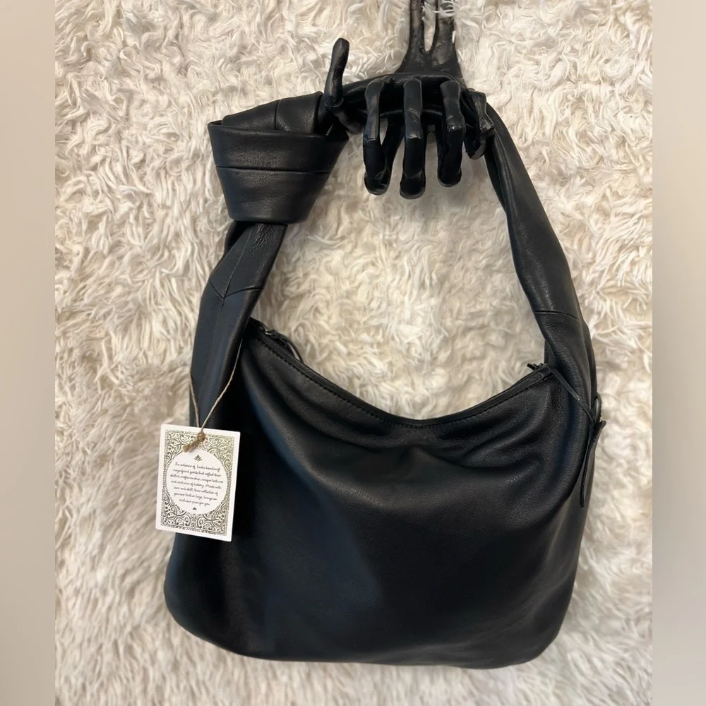 🔥🖤NWT-MADE IN INDIA, Leather Crescent super CUTE Knotted Shoulder Bag🖤🔥